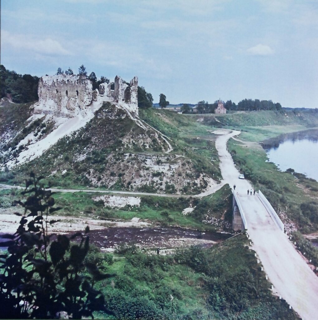 Kokneses pilsdrupas pirms applūdināšanas. Nezināma autora fotoattēls, 1965. gads.