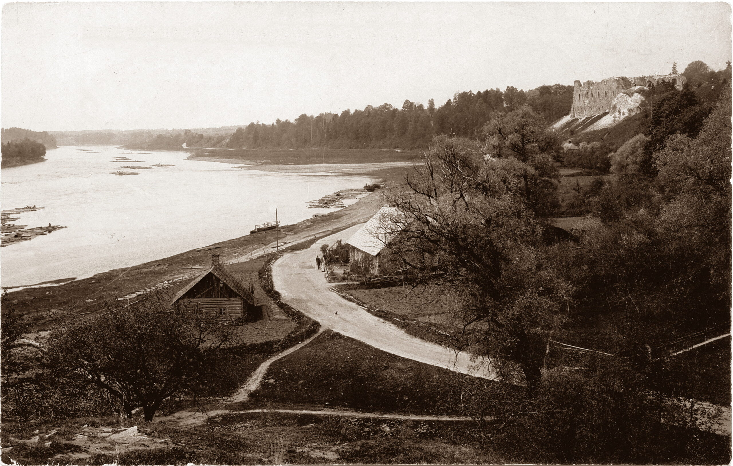 Skats no Krievkalna uz Stūreslejām, apmēram 1910. gads. Pastkarte no Daugavas muzeja krājuma.