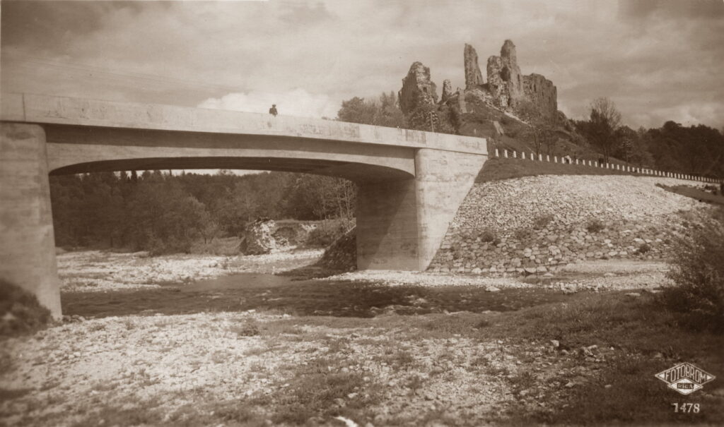 Jaunuzceltais Pērses tilts, apmēram 1936. gads. Krišjāņa Vībura foto atklātne.